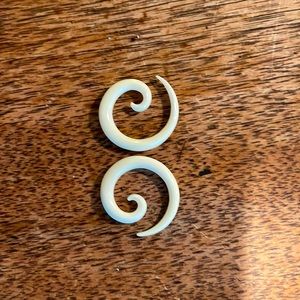 Bone Spiral Earring or Jewelry 8.5g (3.175mm)